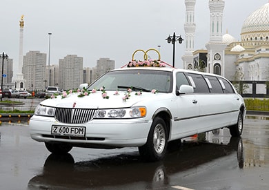 Lincoln Town Car Limousine Rent in Astana | +7 701 728 57 41