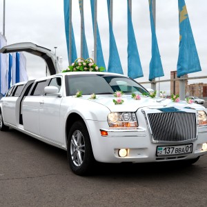 Chrysler 300C Limousine Rent in Astana | +7 701 728 57 41