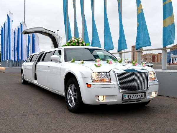 Chrysler 300C  Limousine Rent in Astana | +7 701 728 57 41