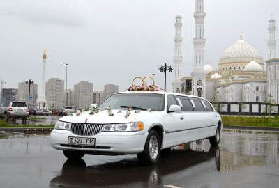 Lincoln Town Car Limousine Rent in Astana | +7 701 728 57 41